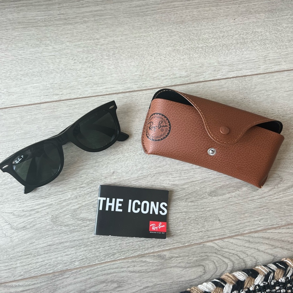 Ray-Ban Black Sunglasses with Brown Case